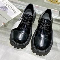 【2026FW最新作】バレンシアガ コピー レースアップシューズ BALENCIAGA ロゴ 刻印 厚めソール