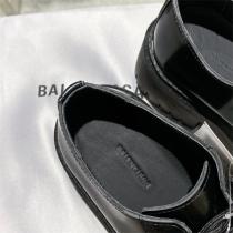 【2026FW最新作】バレンシアガ コピー レースアップシューズ BALENCIAGA ロゴ 刻印 厚めソール
