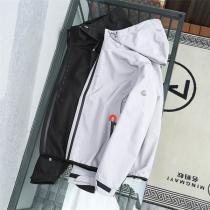 大人っぽい雰囲気が感じ MONCLER スーパーコピー ジャケット フード付き ロゴ貼り付け モンクレール    