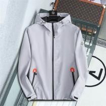 大人っぽい雰囲気が感じ MONCLER スーパーコピー ジャケット フード付き ロゴ貼り付け モンクレール    