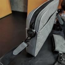【M46104】LOUIS VUITTON コピー メッセンジャーバッグ デュオ シリーズ Shadowレザー ルイヴィトン