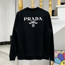 存在感抜群アイテム PRADA コピー トレーナー レザー 三角 ロゴ 純綿生地 ロゴプリント柄 プラダ