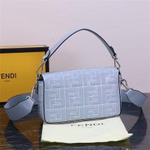 収納性ｘ機能性 フェンディ スーパー コピー ハンドバッグ Baguette ショルダーベルト ffロゴ 刺繡 FENDI
