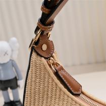 洗練された大人の雰囲気 FENDI コピー ハンドバッグ praphyシリーズ 編み 三日月型 金属 ロゴ フェンディ