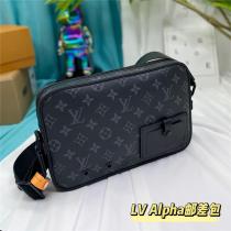 定番人気作 LOUIS VUITTON コピー メッセンジャーバッグ Alpha モノグラム Graphite ルイヴィトン