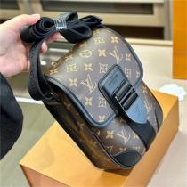 LOUIS VUITTON スーパーコピー ショルダーバッグ アーチ ロゴ モノグラム コンパクト型 ルイヴィトン
