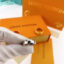 存在感のある ルイヴィトン スーパーコピー リング モノグラム ロゴ 刻印 シンプル ミニマル風 LOUIS VUITTON