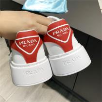 2026秋冬コレクション♥PRADA スーパーコピー スニーカー ロゴ刻印 レザー プラダ 2色