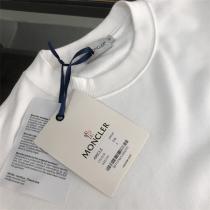  おしゃれ感度が高まる MONCLER スーパーコピー トレーナー 立体 ロゴ 刺繡 ワッペン 定番 モンクレール 丸首