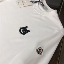  おしゃれ感度が高まる MONCLER スーパーコピー トレーナー 立体 ロゴ 刺繡 ワッペン 定番 モンクレール 丸首