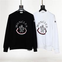 トレンド感を出す2026 MONCLER コピー トレーナー 定番 ロゴ 黒と赤 ワッペン 貼り付け 綿生地 モンクレール
