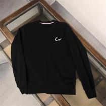 大人っぽい雰囲気が感じ モンクレール 偽物 トレーナー 刺繡 ロゴ 柄ロゴ イナズマ 綿生地使用 MONCLER