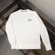 大人っぽい雰囲気が感じ モンクレール 偽物 トレーナー 刺繡 ロゴ 柄ロゴ イナズマ 綿生地使用 MONCLER