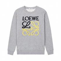 魅力的コーデスタイル★LOEWE   トレーナー 刺繍 Anagram アナグラム ロゴ クルーネック LOEWE