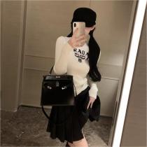 体に程よくフィット！プラダ スーパーコピー 上下セット ジャカード ニット 長袖 ＆ ミニスカート 定番ロゴ PRADA