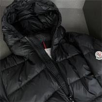23FW MONCLER コピー ダウンジャケット Myosotis シリーズ 軽量ナイロン フード ワッペンモンクレール