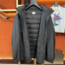 主役級の存在感 BURBERRY 偽物 ダウンジャケット 防水性 防風性 立体 ロゴ ワッペン BURBERRY