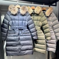 軽量性アップ↑↑モンクレール 偽物 ダウンジャケット 毛 帽子 シルエットベルト レディース MONCLER