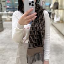 上質な生地感と着心地 フェンディ スーパー コピー マフラー モノグラム 柄 程よい厚み FENDI 