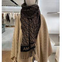 上質な生地感と着心地 フェンディ スーパー コピー マフラー モノグラム 柄 程よい厚み FENDI 
