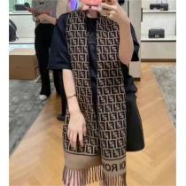 上質な生地感と着心地 フェンディ スーパー コピー マフラー モノグラム 柄 程よい厚み FENDI 