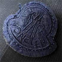 モンクレール スーパーコピー ジャケット ロゴ 刺繍 ワッペン ハイネック MONCLER カジュアル