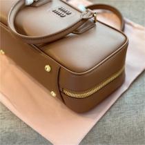魅力的アイテム MIUMIU コピー ハンドバッグ コーヒー 可愛い レディース 2WAY ミュウミュウ