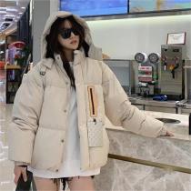 芸能人愛用2026新作 LOUIS VUITTON コピー ダウンジャケット 刻印ロゴ 2色 防水 防風 ルイヴィトン