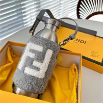 トレンド FENDI スーパーコピー ボトルカバー ボトル付 500ml FFロゴ フリース フェンディ