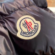 スイッチシーズン MONCLER コピー ダウンベスト メンズ ワッペン ハイネック モンクレール