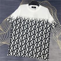 オーセンティックな夏コーデ FENDI コピー Ｔシャツ フェンディ モノグラム FFロゴ クルーネック