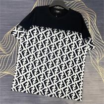オーセンティックな夏コーデ FENDI コピー Ｔシャツ フェンディ モノグラム FFロゴ クルーネック