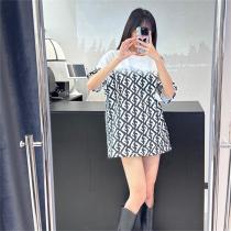 オーセンティックな夏コーデ FENDI コピー Ｔシャツ フェンディ モノグラム FFロゴ クルーネック