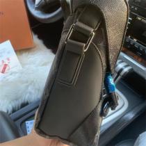 ルイヴィトン スーパーコピー メッセンジャーバッグ モノグラム キャンバス Eclipse LOUIS VUITTON