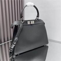 ひとひねり☆フェンディ スーパーコピー ハンドバッグ ピーカブーセレリア スモール FENDI