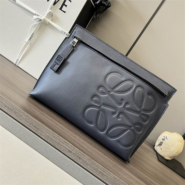 LOEWE ヒョウ柄 クラッチバッグ 107636_G_1707095759540.jpg