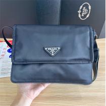 芸能人愛用 プラダ スーパーコピー ショルダーバッグ パデッドRe-Nylon PRADA 