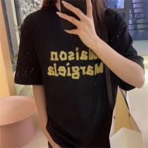 2026新作登場☆メゾン マルジェラ 偽物 Ｔシャツ テープ ロゴ プリント 綿 ユニセックス Maison Margiela
