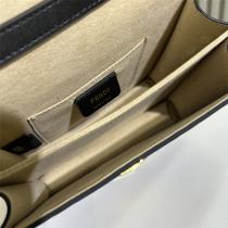 2026最新作 FENDI スーパーコピー ハンドバッグ Kan U シリーズ エンボス ffロゴ メタルロゴ フェンディ