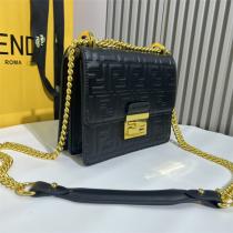 2026最新作 FENDI スーパーコピー ハンドバッグ Kan U シリーズ エンボス ffロゴ メタルロゴ フェンディ