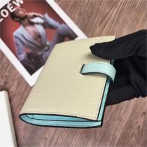 長く愛用できる ロエベ スーパーコピー 財布 バーティカル ウォレット ソフトグレインカーフ LOEWE
