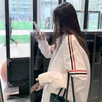 トムブラウン 偽物 シャツ ストライプ柄 ロゴ 貼り付け 綿生地 THOM BROWNE