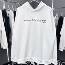 爽やかな印象 メゾン マルジェラ 偽物 パーカー ロゴプリント 落書き 手書き風 ロゴ  Maison Margiela
