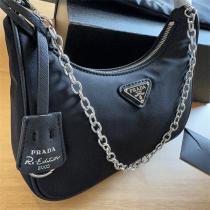 独創的な プラダ スーパーコピー ハンドバッグ 2005シリーズ メタルロゴ 軽い PRADA