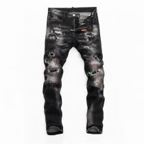DSQUARED2 コピー ジーンズ ダメージデザイン ヘムの加工 レザーラベル トレンド ディースクエアード
