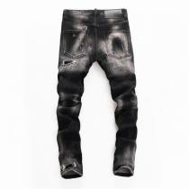 DSQUARED2 コピー ジーンズ ダメージデザイン ヘムの加工 レザーラベル トレンド ディースクエアード