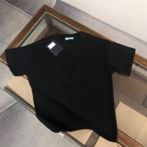 人気定番作 プラダ スーパーコピー Ｔシャツ エンボス 加工 ロゴ 純綿生地 3色 男女兼用 PRADA 