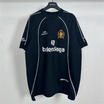 【2026限定】BALENCIAGA スーパーコピー Ｔシャツ サッカー ライオン紋章パッチ バレンシアガ X Manchester United F.C.