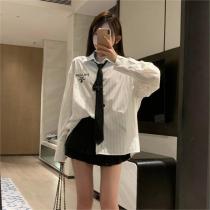 彼氏の服借りた風 プラダ スーパーコピー シャツ ストライプ柄 ロゴ ゆったり ...