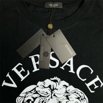 ファッションステージ新作 ヴェルサーチ スーパーコピー Tシャツ メデューサ ロゴ プリント柄 VERSACE